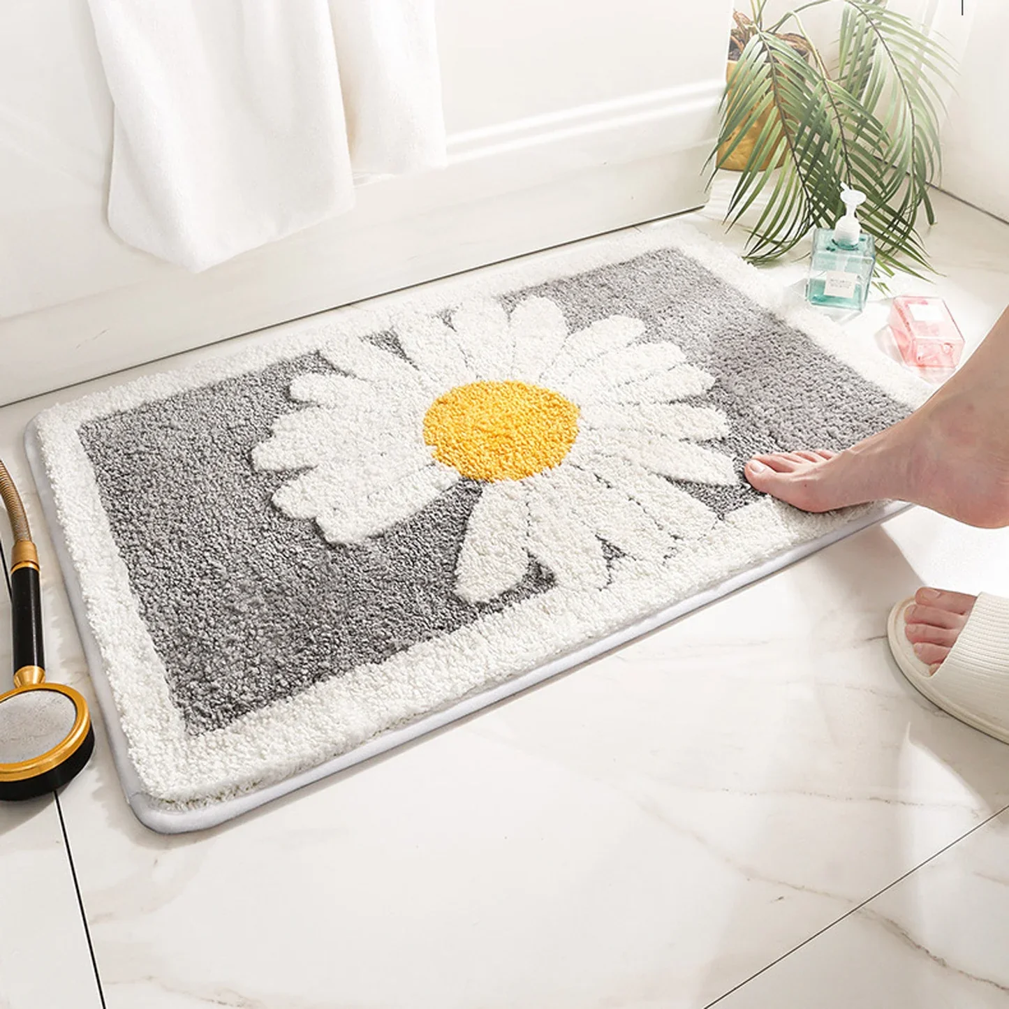 Daisy Flower Bathroom Rug - Image 3