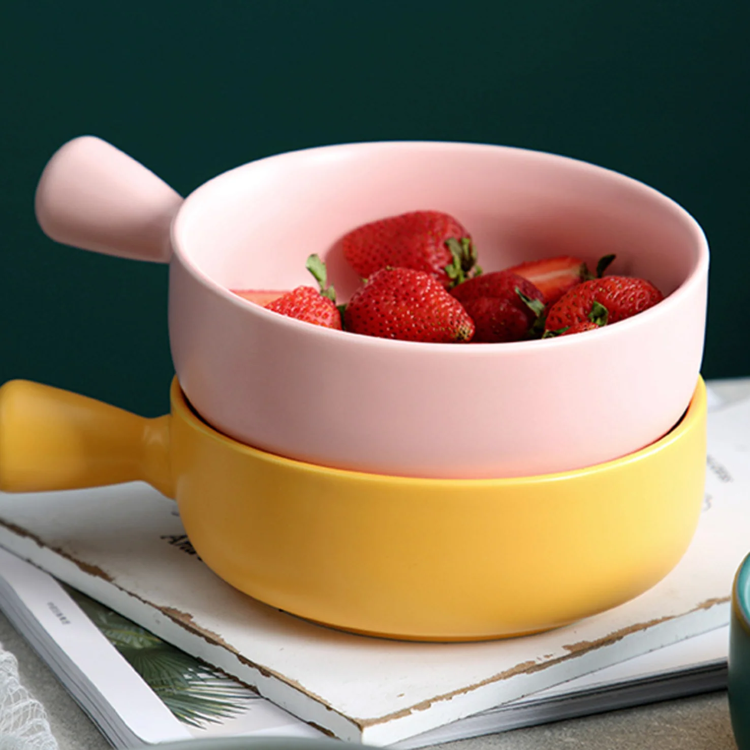 Round Baking Tray with Handle - Image 6