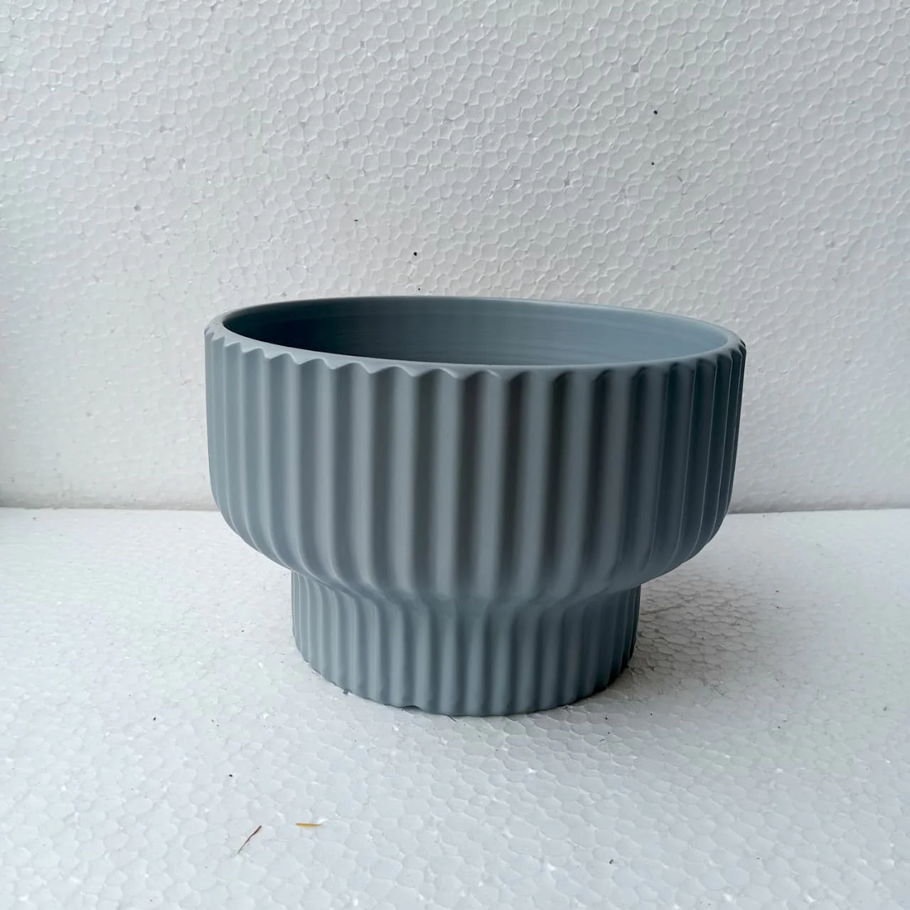 Modern Ribbed Ceramic Planter Pot with Stand Base - Image 3