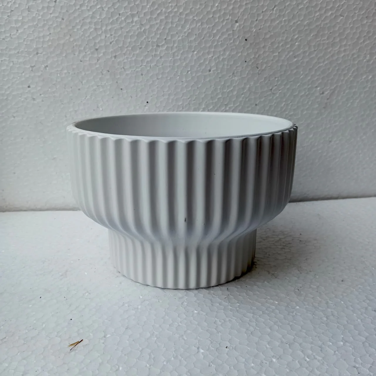Modern Ribbed Ceramic Planter Pot with Stand Base - Image 4