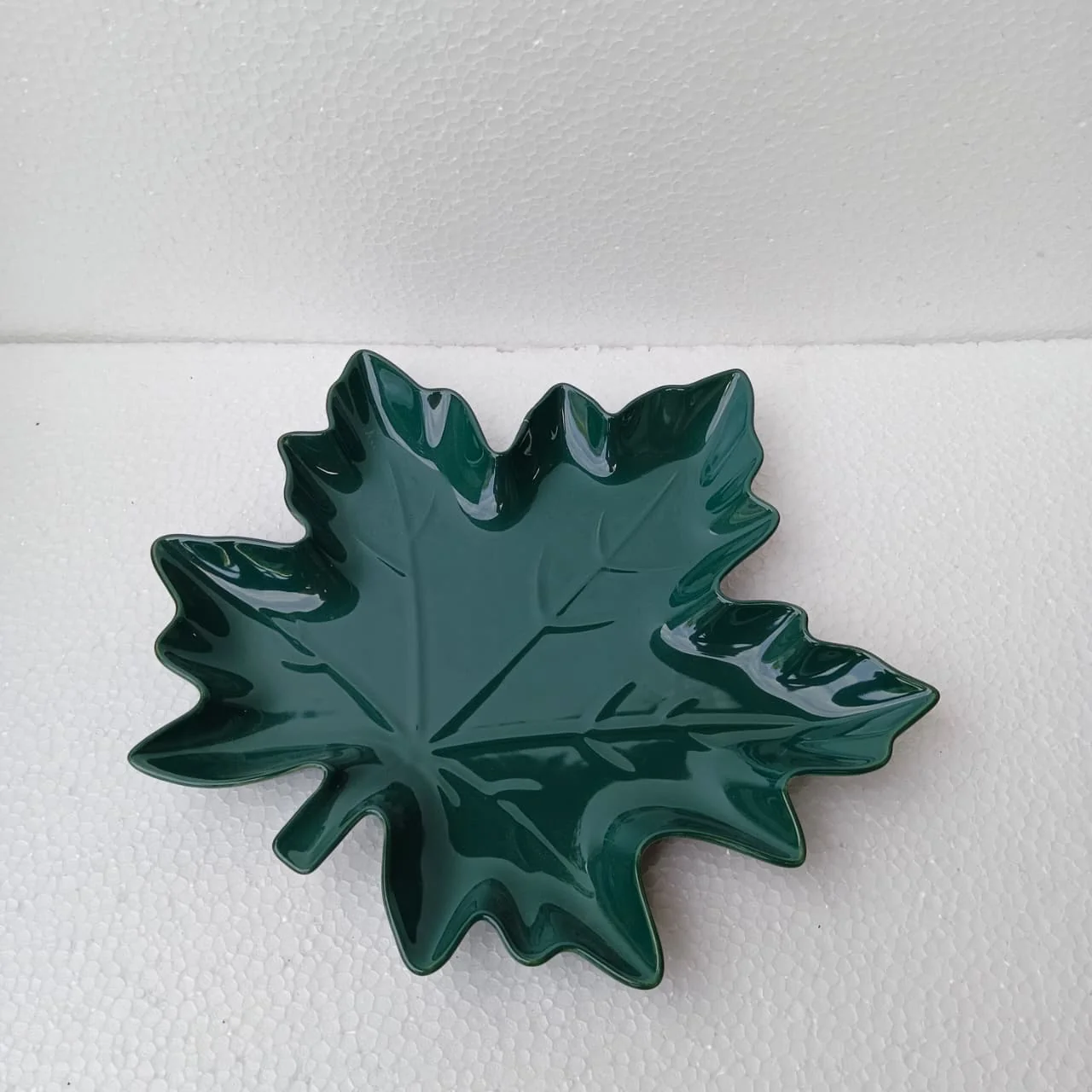 Leaf-Shaped Ceramic Serving Platter (14 inch) - Image 4