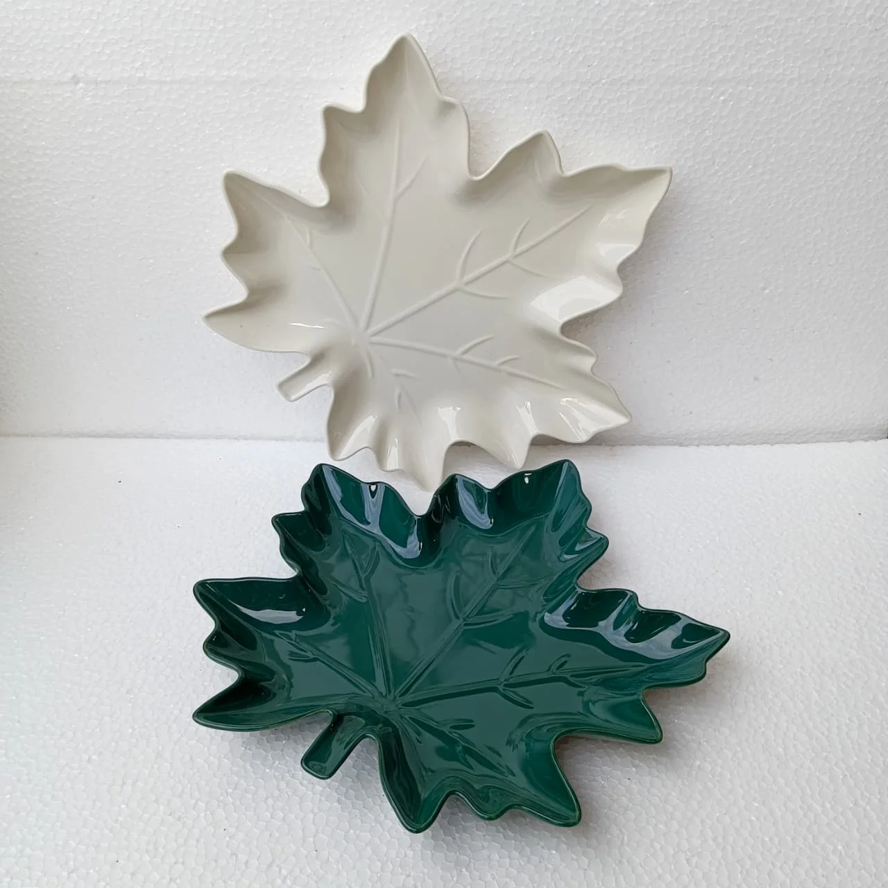 Leaf-Shaped Ceramic Serving Platter (14 inch) - Image 5