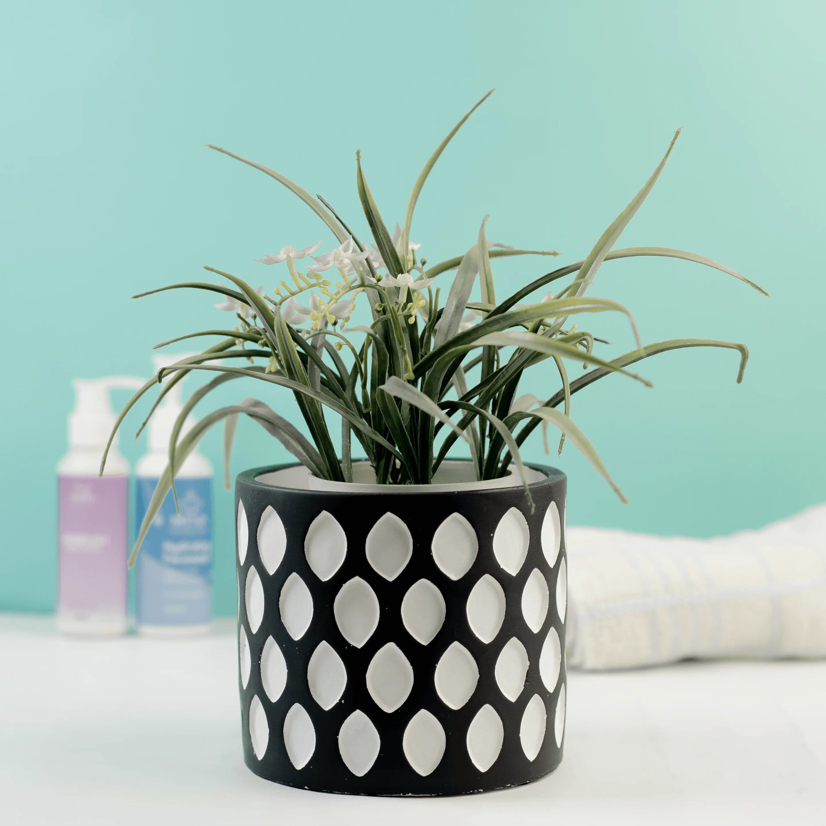 Geometric Drop Plant Pot - Image 3