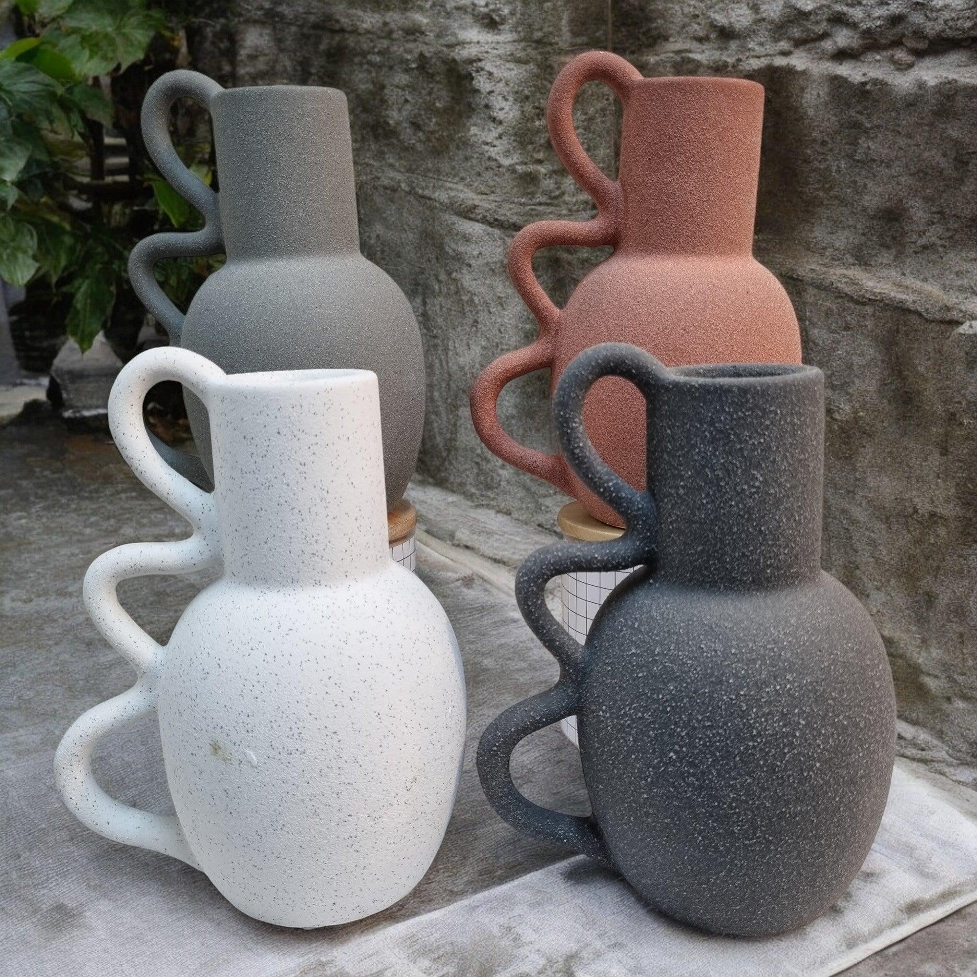 Minimalist View Finish Wavy Vase - Image 4