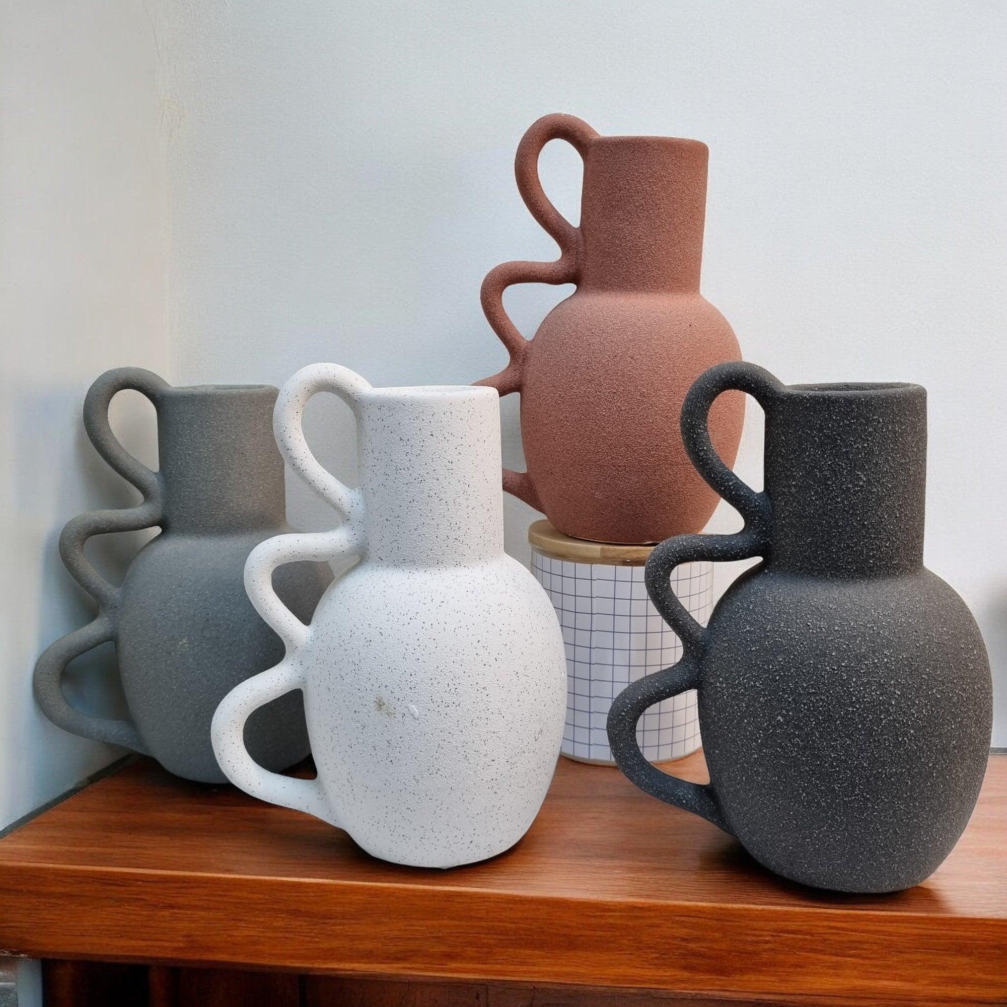 Minimalist View Finish Wavy Vase - Image 6